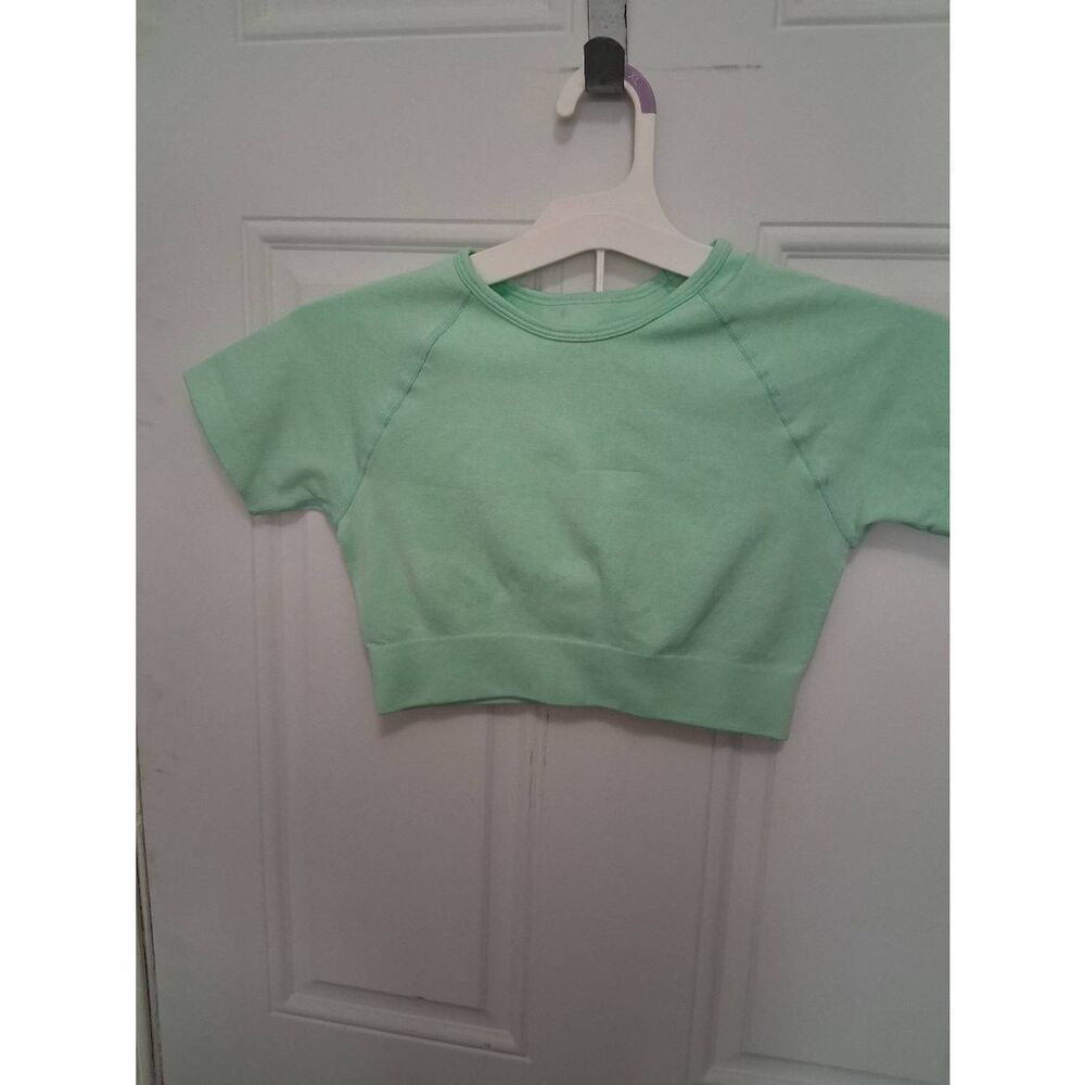 Wave Wear Nwot Green Seamless Cropped medium shirt unused Workout Top